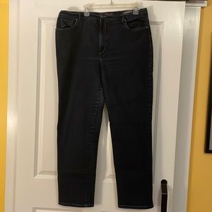 Gloria Vanderbilt dark blue denim jeans